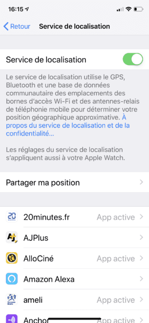 Vous verrez une liste d'applications, avec le paramètre d'emplacement pour chacune. Appuyez sur les applications que vous souhaitez ajuster.