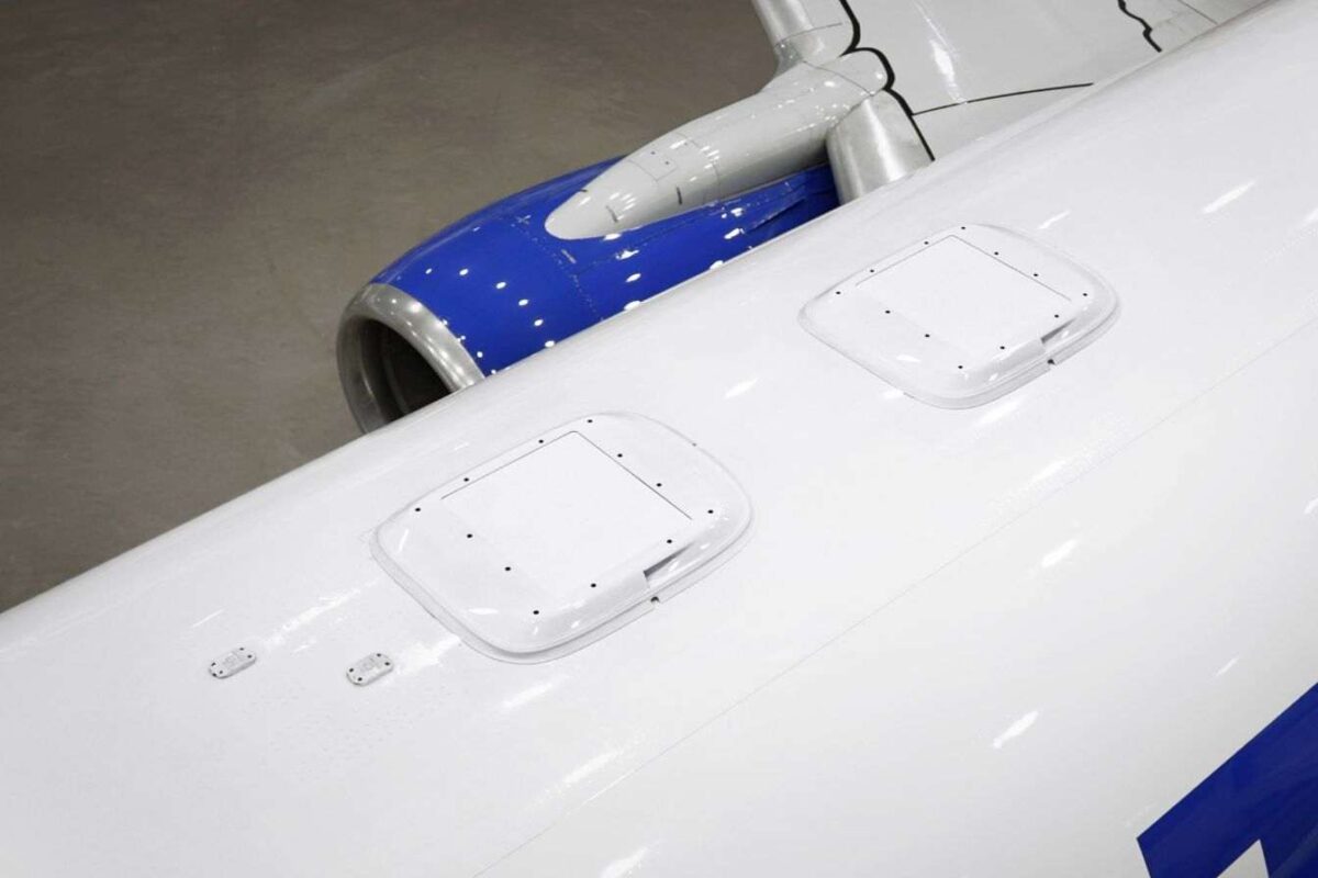 United Starlink 737 800