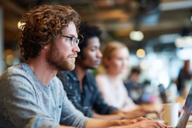 Collaboration en espace de coworking