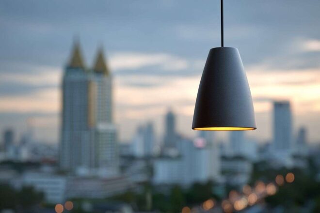 Skyline moderne au crépuscule