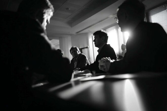 Éclairage dramatique cyberpunk