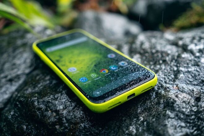 Smartphone android vert futuriste