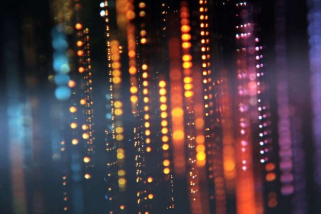 Distinction lumineuse des signaux de code morse colorés