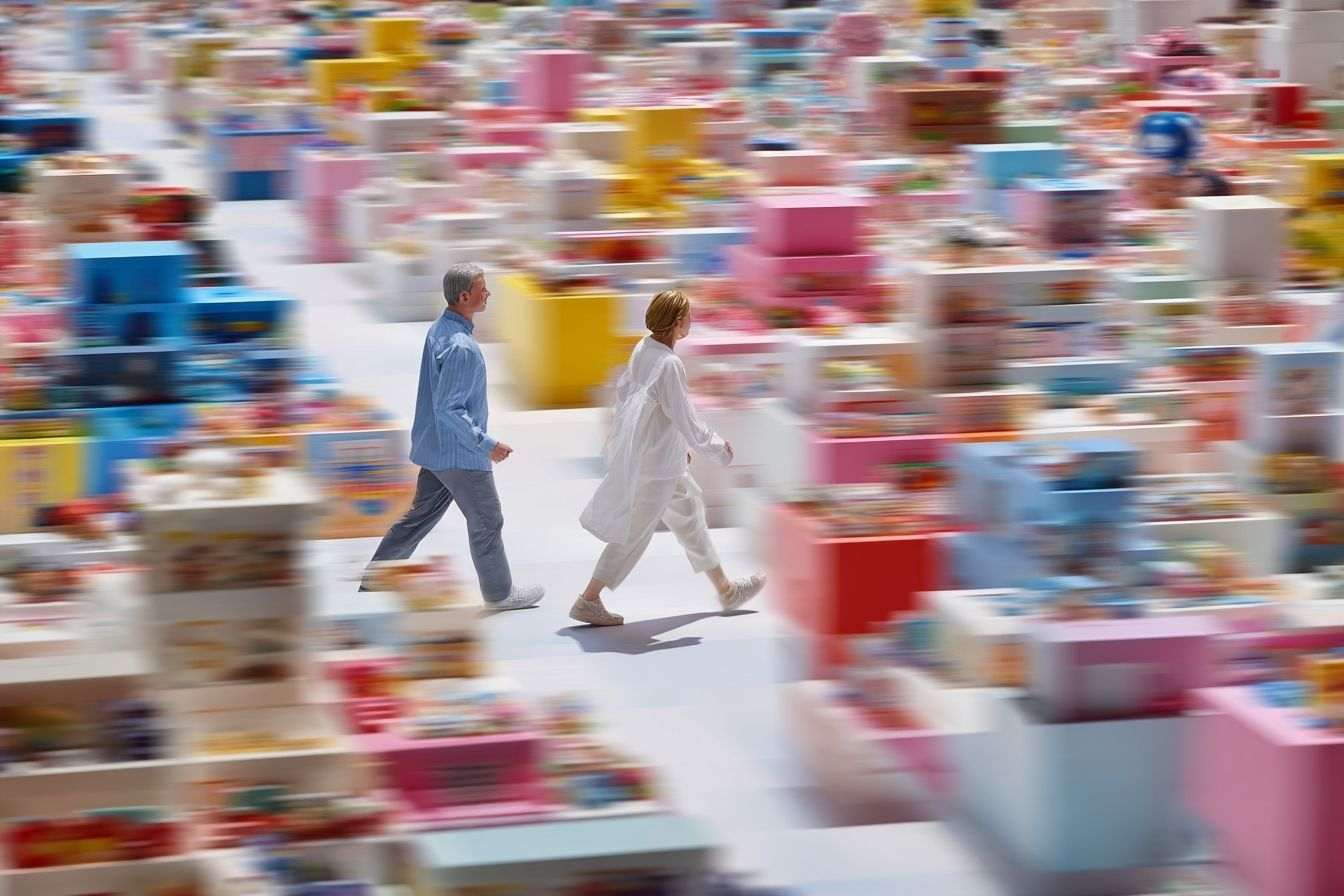 Voyage flou à travers des boutiques numériques colorées