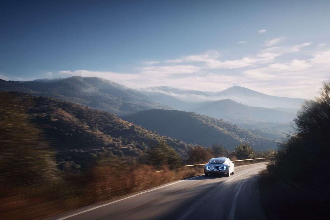 Voiture futuriste connectée sur route panoramique