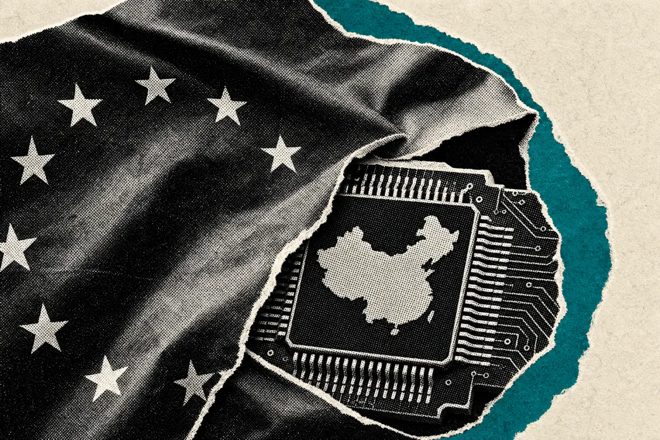 Drapeau européen refermé sur une puce chinoise
