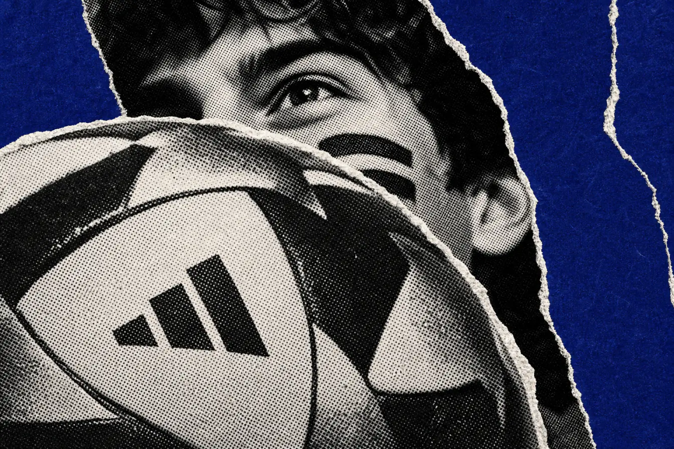 Gros plan sur ballon et visage de fan