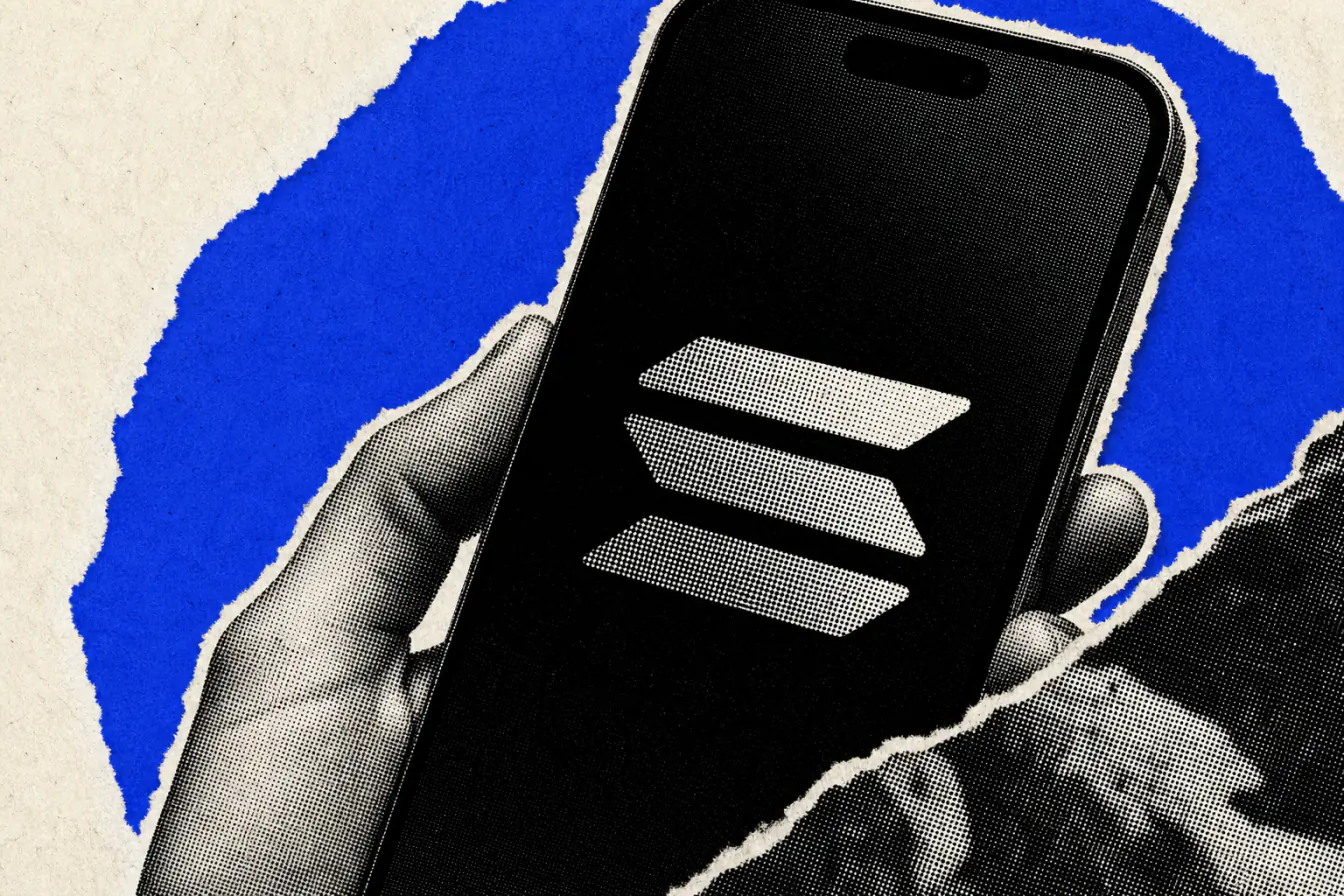 Logo Solana serré dans un smartphone Seeker