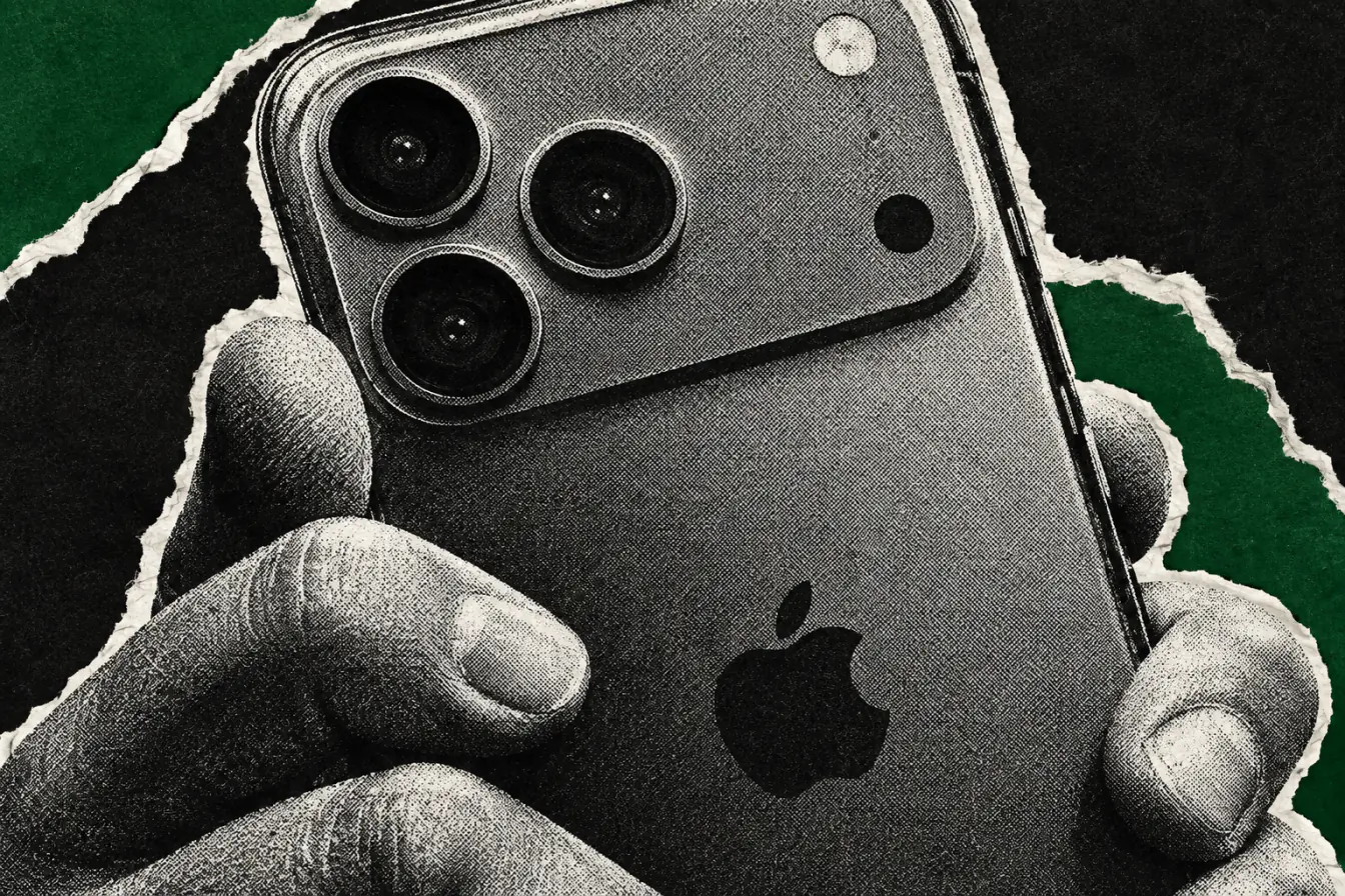 Gros plan d’iPhone saisi en main