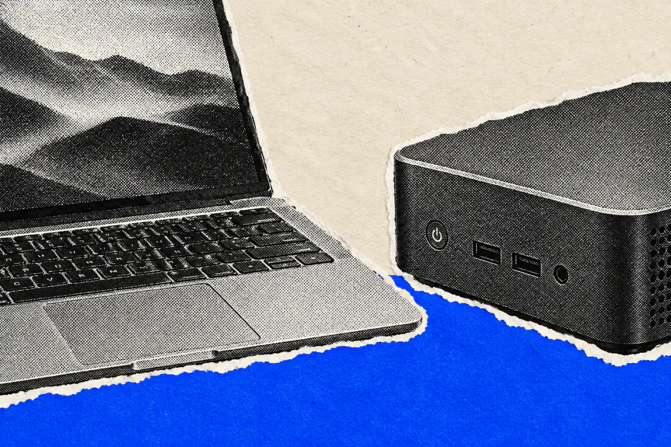 Laptop et mini PC face à face sur bureau